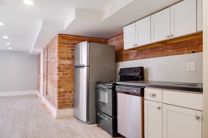Building Photo - 109 Leicester Ct
