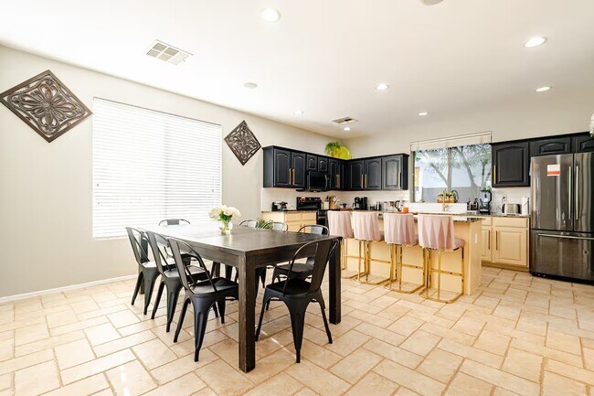 KITCHEN - 3112 S Lois Ln