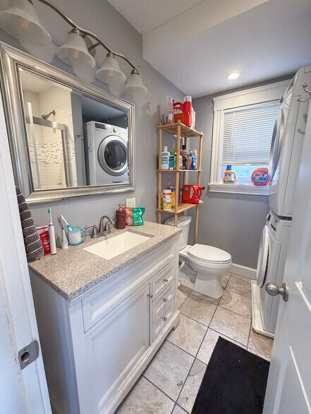 Bathroom 1 - 51 Leamington Rd