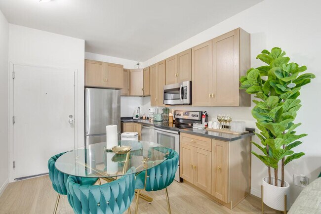 Building Photo - 2658-72 Broadway-SI ID1307919P