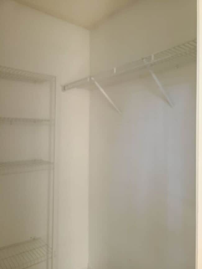Building Photo - 3 Bedroom Condo, close to airport & shoppi...