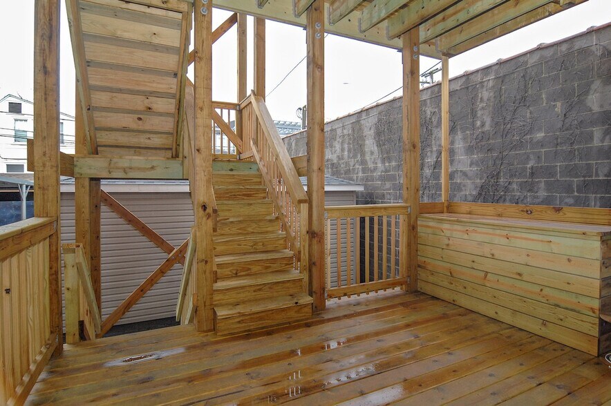Building Photo - 4153 N Western Ave