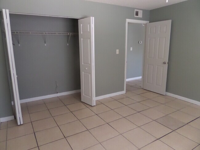 Building Photo - 320 Oak Rose Ln