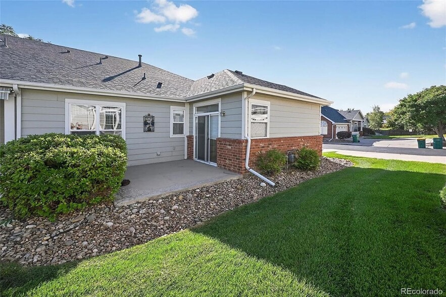 Building Photo - 3209 E 102nd Pl