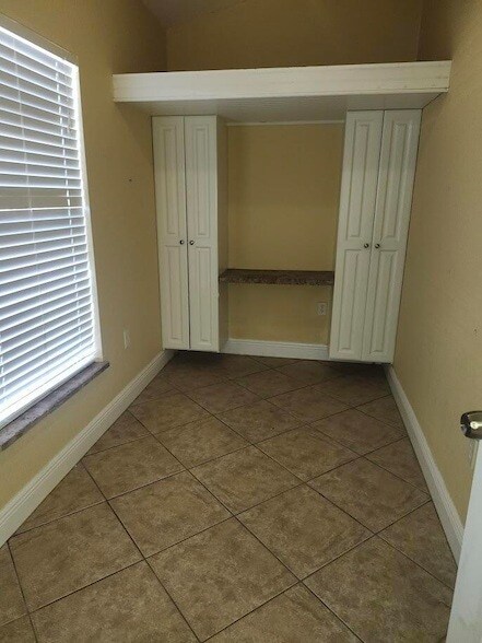 Building Photo - 4824 Cambridge St