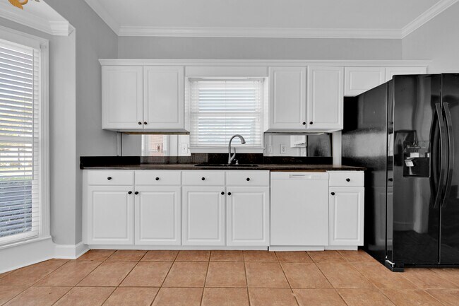 Building Photo - 310 Willow Crest Ln