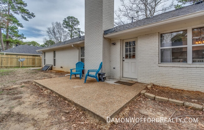 Building Photo - 103 Live Oak Ln