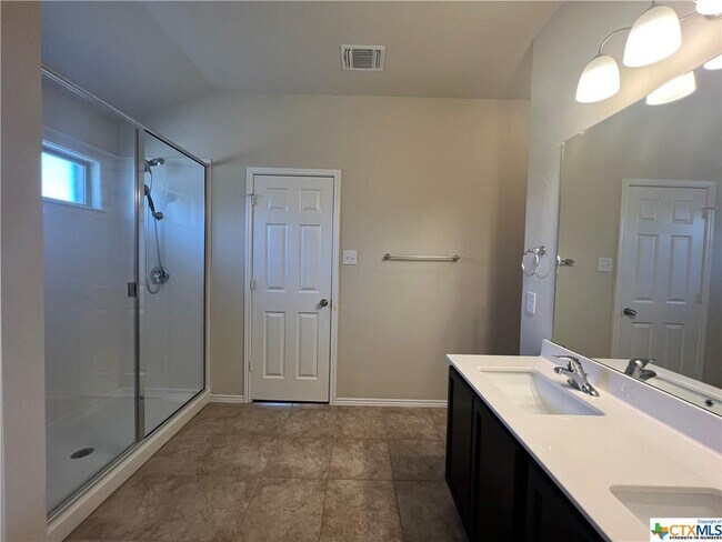 Building Photo - 208 Christopher Dr