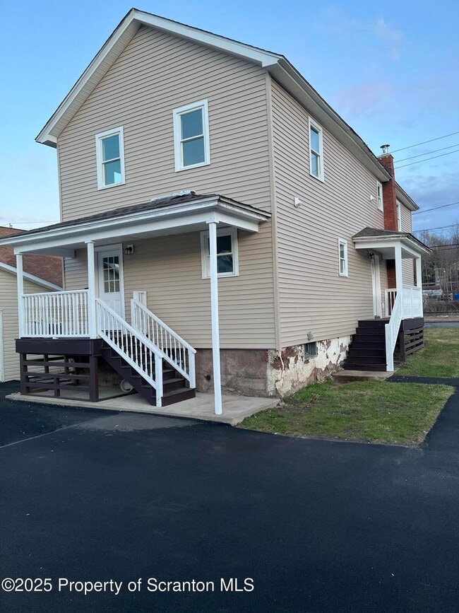 Primary Photo - 402 N Valley Ave