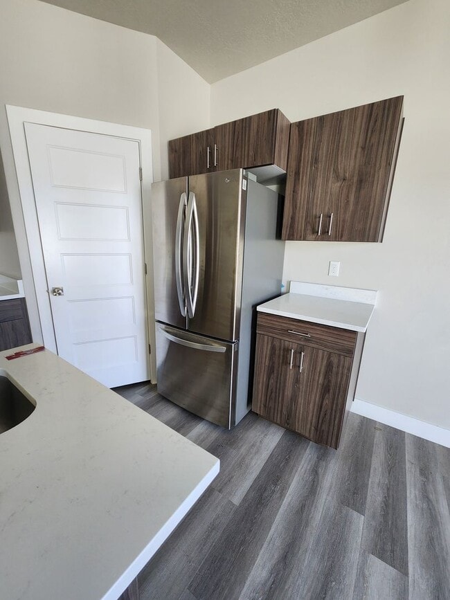 Building Photo - Modern 3-Bedroom Home with Balcony for Ren...