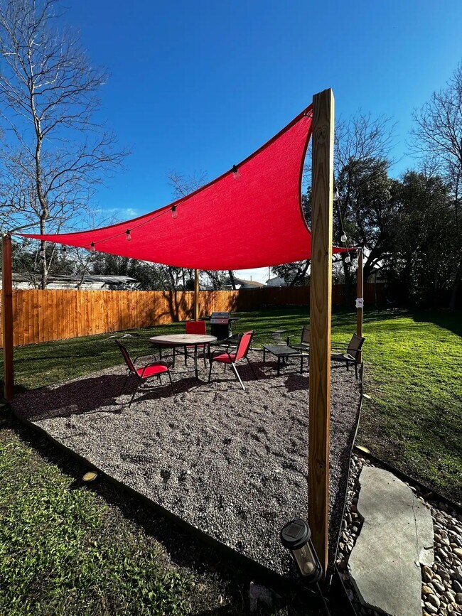 Building Photo - 738 Gabriel