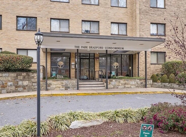 Building Photo - 8601 Manchester Rd