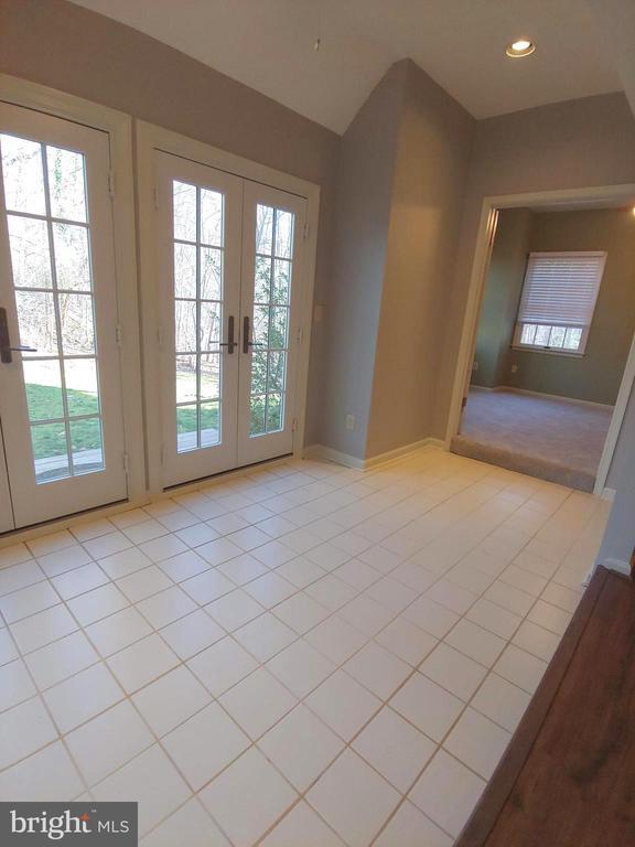 Building Photo - 2709 Summerview Way