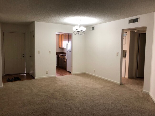 Building Photo - 1001 E Evelyn Ter