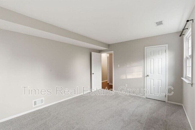 Building Photo - 136 Brookfield Ct