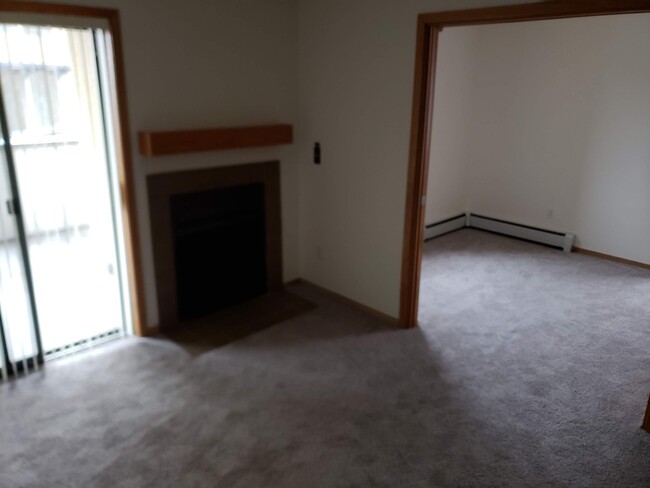 Building Photo - Adorable One Bedroom Condo Available In Ce...