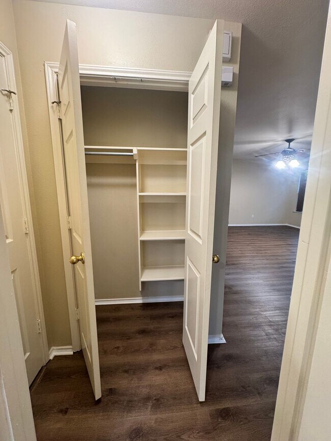 Building Photo - FRESHLY PAINTED  | ONE STORY  |  OPEN CONCEPT  |  GREAT LOCATION: 1604 & SHAENFIELD