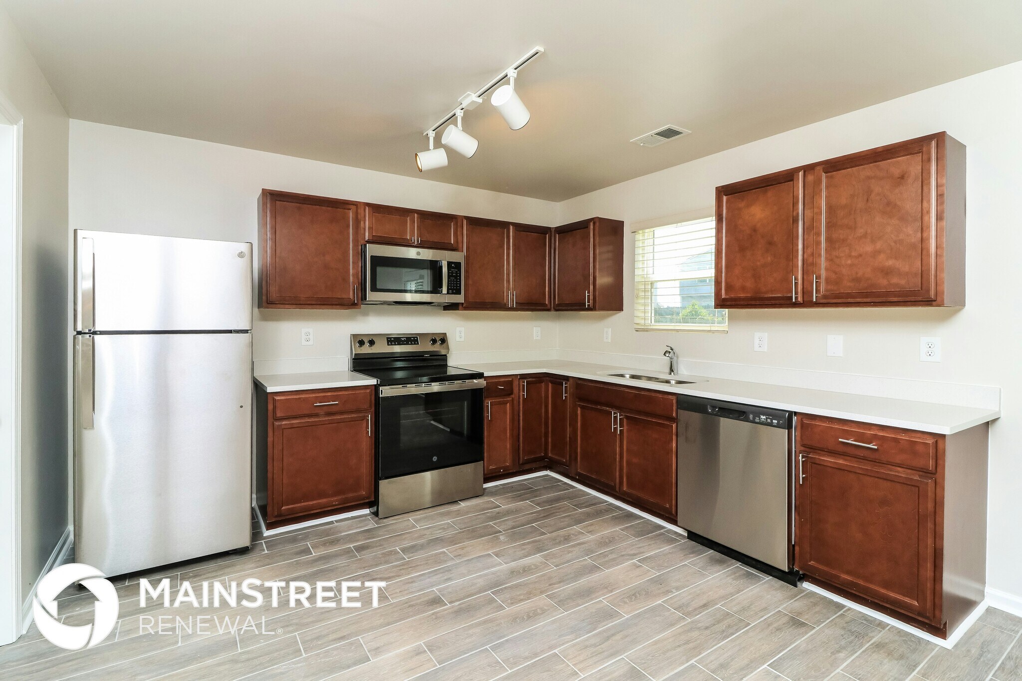 Building Photo - 404 Scenic View Ct
