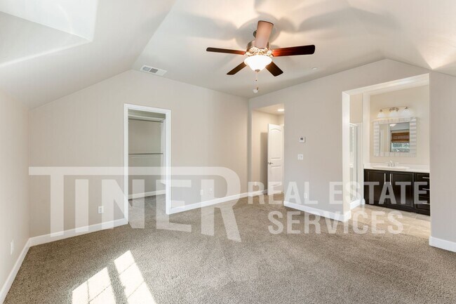 Building Photo - 1040 Matthews Run Way