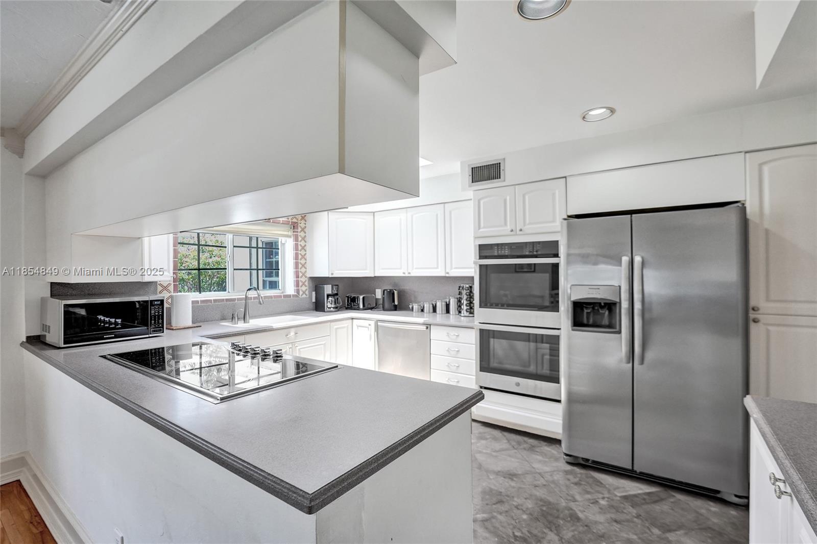 Building Photo - 609 Isle of Palms Dr