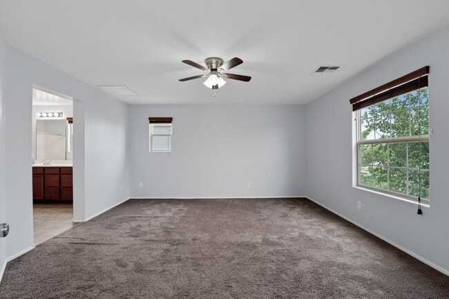 Building Photo - 2220 S Ponderosa Dr