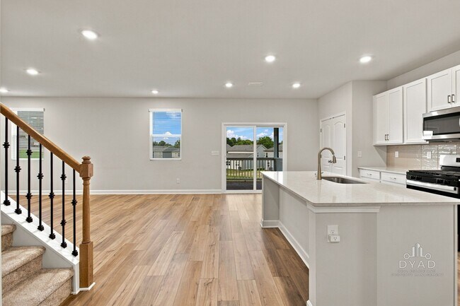 Building Photo - 163 E Millbrook Dr