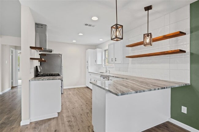 Building Photo - 810 Stillhouse Spring