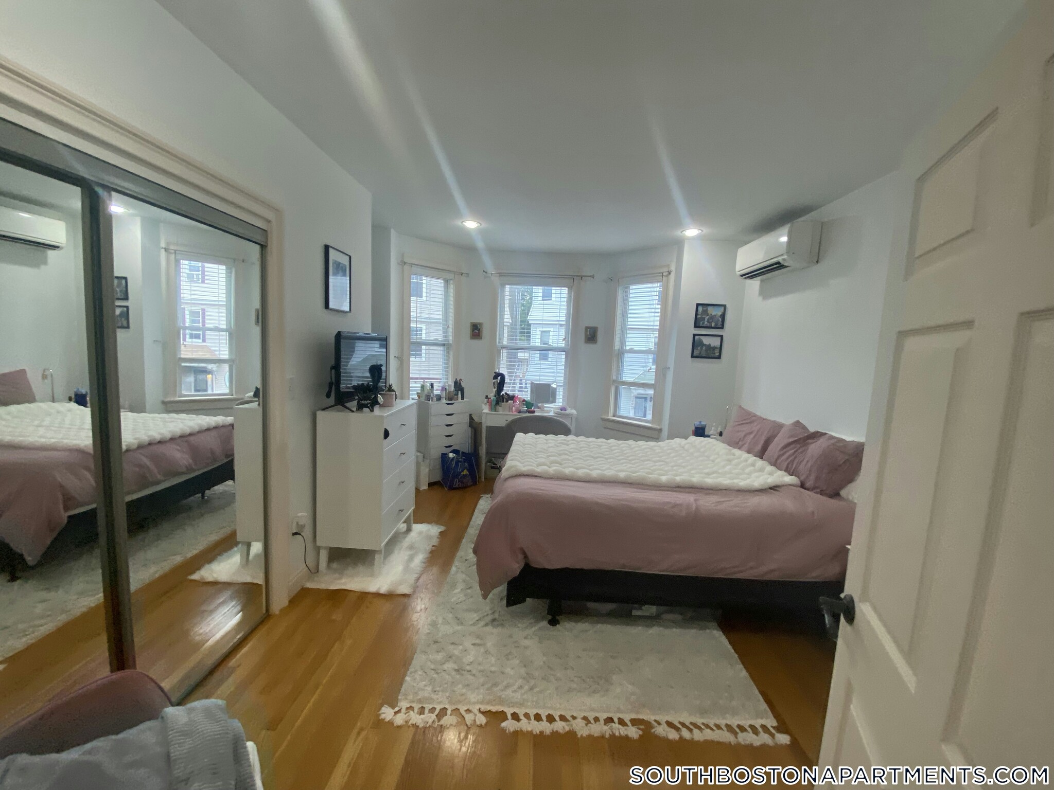 Building Photo - 164 L St