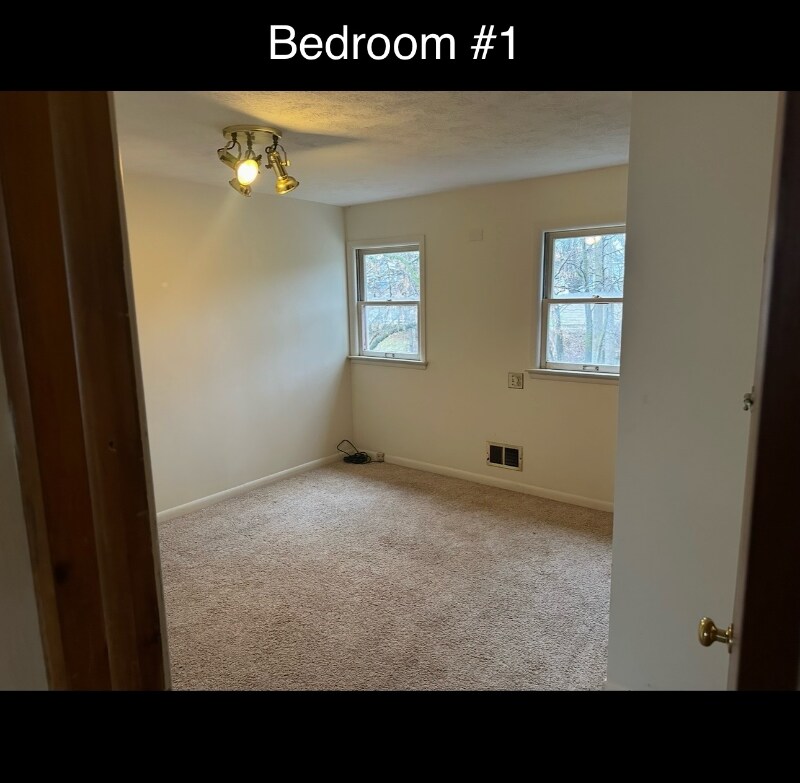 Building Photo - 850 Houseman Ave NE