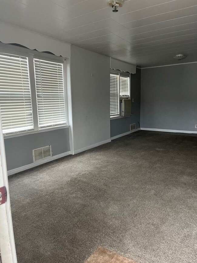 Building Photo - Charming Upstairs Apartment