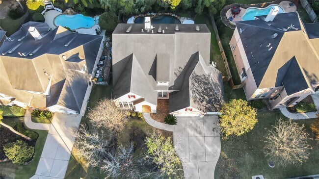 Building Photo - 10 E Artist Grove Cir