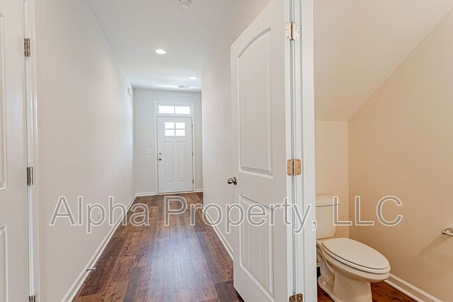 Building Photo - 409 Wards Creek Way