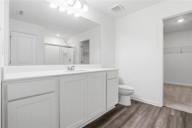 Building Photo - 395 Knightsbridge Ln