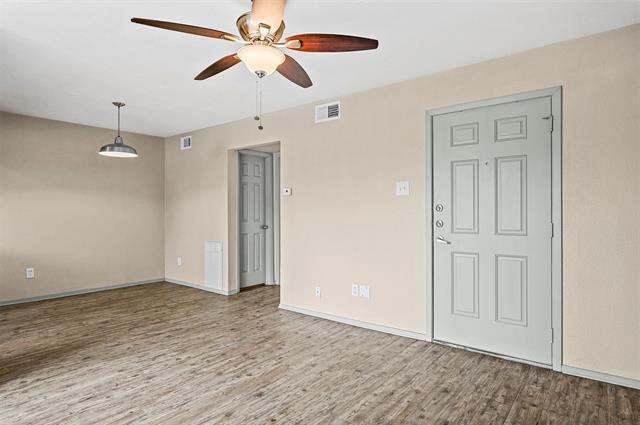 Building Photo - 1500 N Carroll Ave