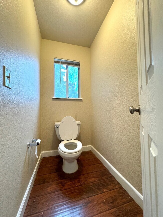 Building Photo - 5024 Rodeo Cir
