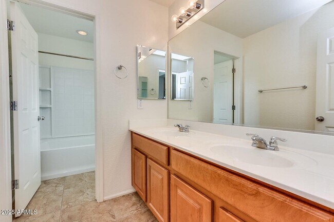 Building Photo - 869 E Doral Ct