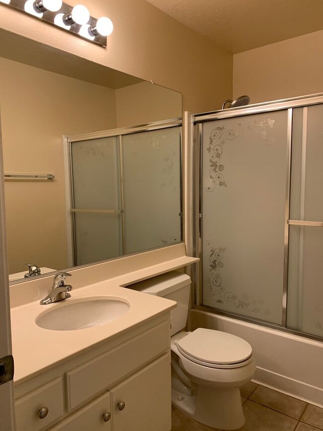 Building Photo - Modern Comfort Meets Tranquil Living in Newbury Park