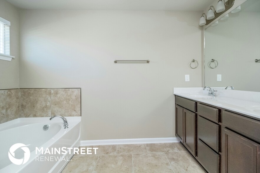 Building Photo - 726 Hollandale Rd