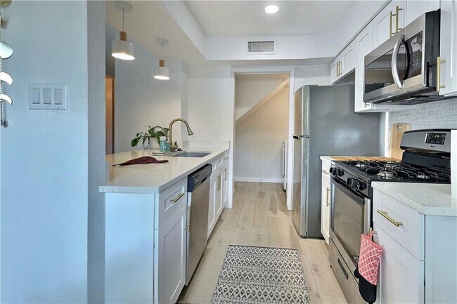 Building Photo - 1307 Southport Dr