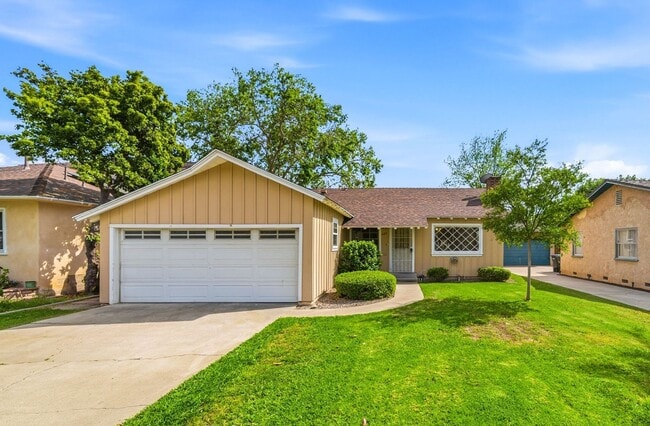 Building Photo - Recently Refreshed 3 Bedroom 1 Bath home in Old Town Orange