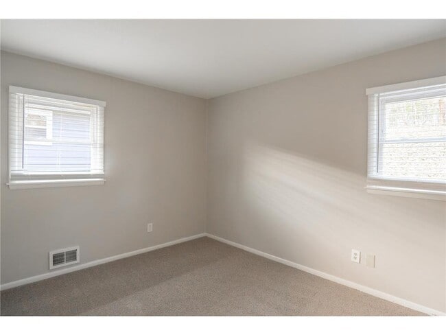 Building Photo - 6418 Knoll St
