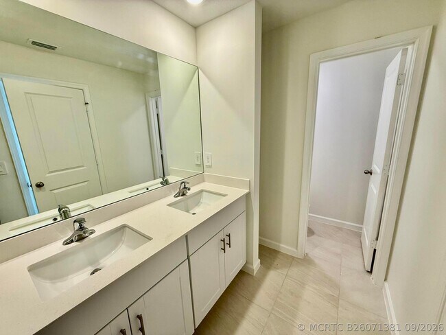 Building Photo - 655 Salisbury Cir