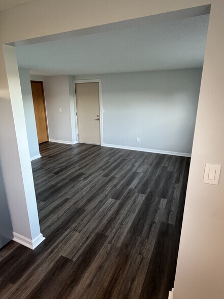 Building Photo - 2716 Alder Creek Dr S