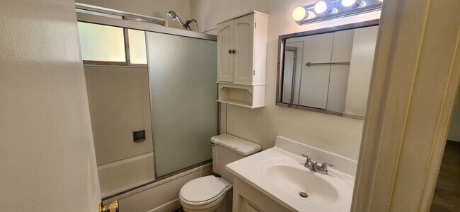 Building Photo - 5929 Lake Crest Way