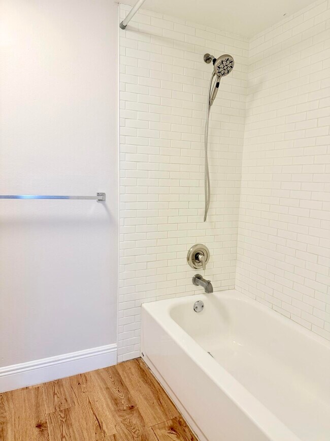 Building Photo - 13206 Glenmoor Dr