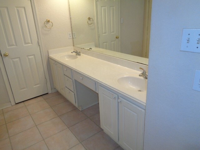Building Photo - 10326 Thornmont Ln