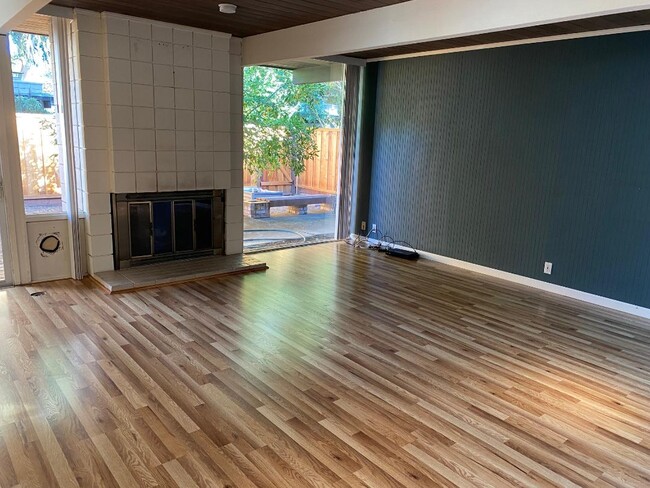 Living Room (Right Side) - 1102 Pomeroy Avenue