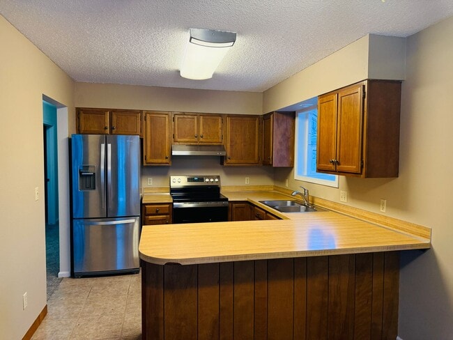 Building Photo - West End 4/2 - Garage, Deck and Fenced Backyard