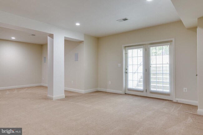 Building Photo - 42948 Courtland Chase Square