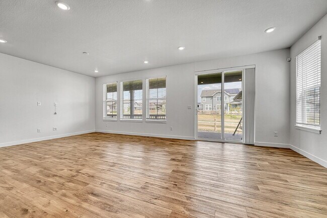 Building Photo - $4,450.00, 5 bed, 4.5-bath located in Broo...